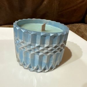 Concrete candle with coconut/beeswax